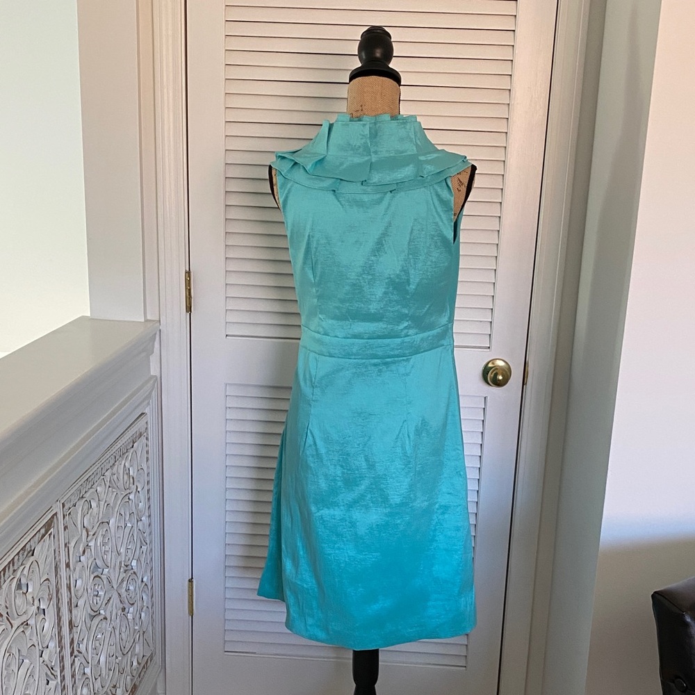Elegant Turquoise Sleeveless Dress - Picture 2 of 7